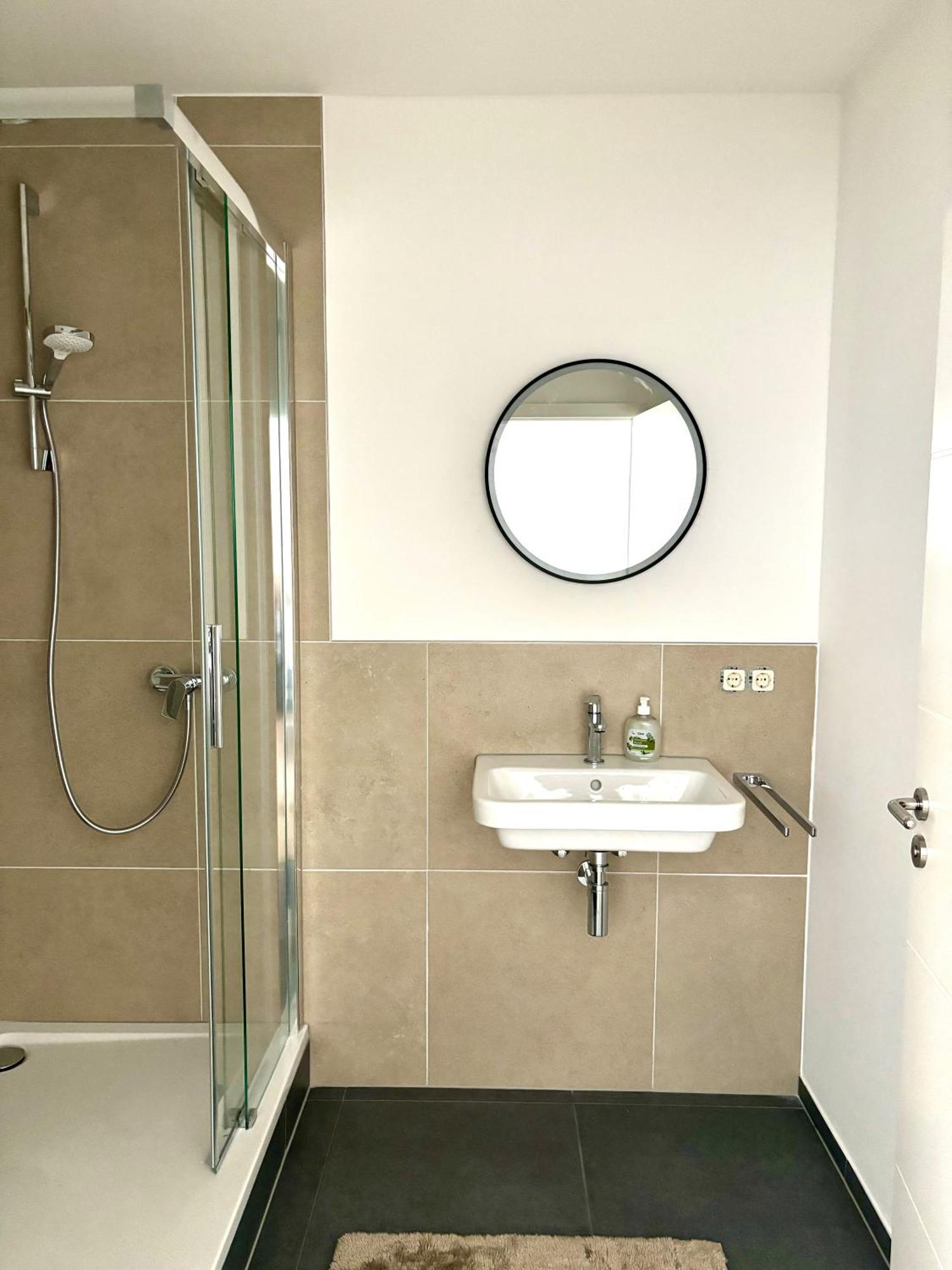 Apartment Donau - Im Zentrum, Kueche, Parkplatz, Ruhig Gelegen *